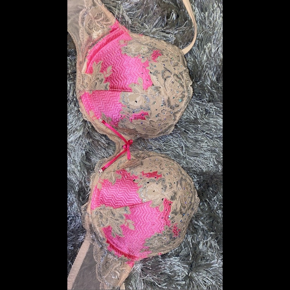 Victoria Secret Bombshell Pink/Cream Lace Bra!